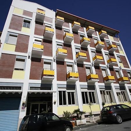 George Hotel Barcellona-Pozzo di Gotto Extérieur photo