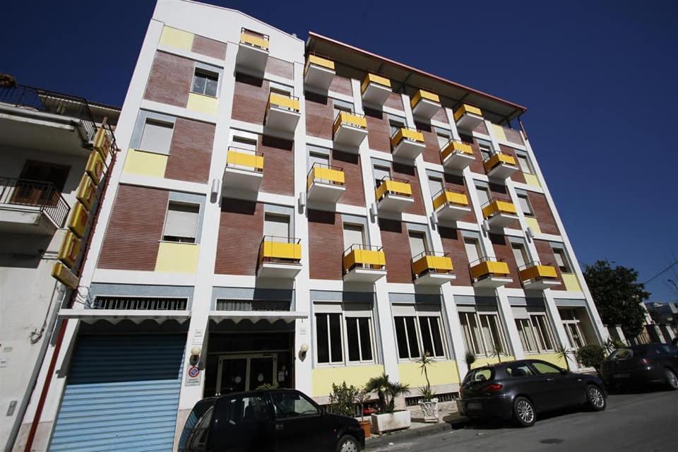 George Hotel Barcellona-Pozzo di Gotto Extérieur photo