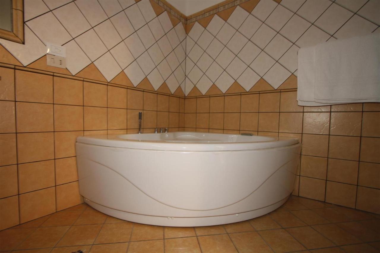 George Hotel Barcellona-Pozzo di Gotto Extérieur photo