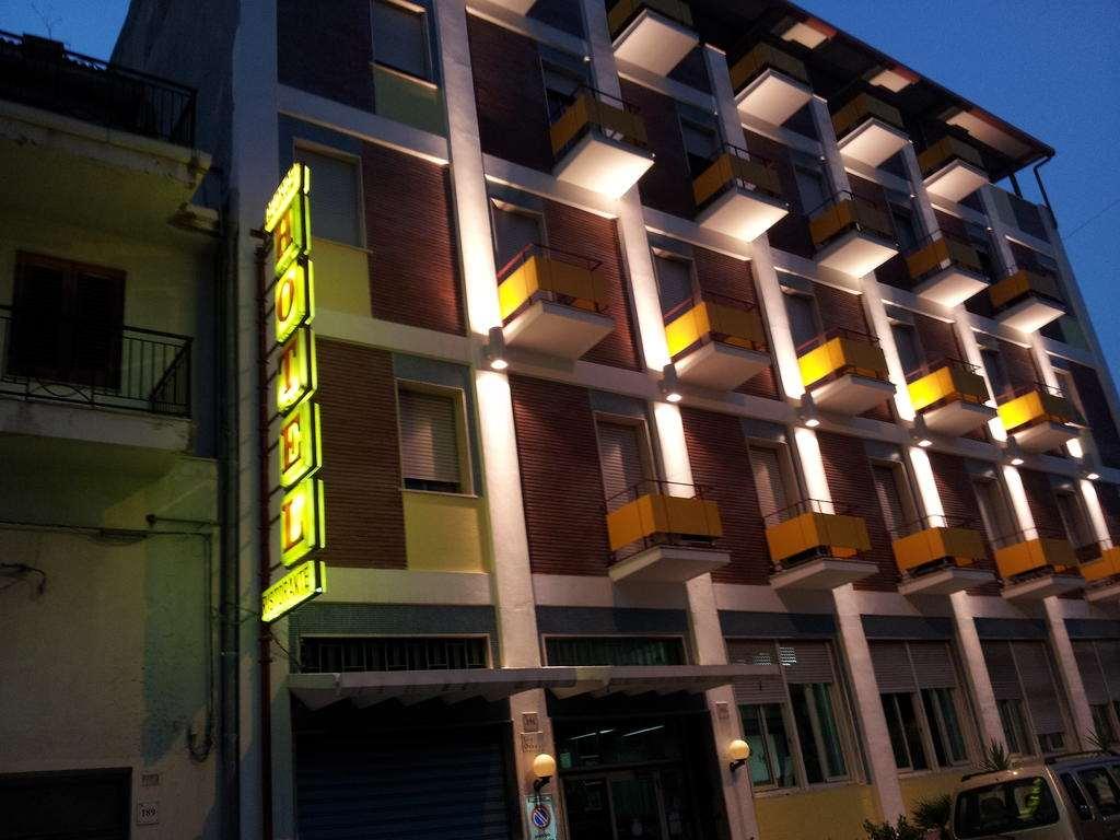 George Hotel Barcellona-Pozzo di Gotto Extérieur photo