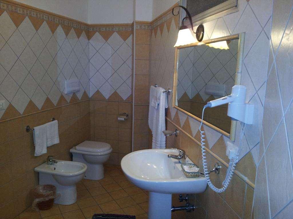 George Hotel Barcellona-Pozzo di Gotto Chambre photo