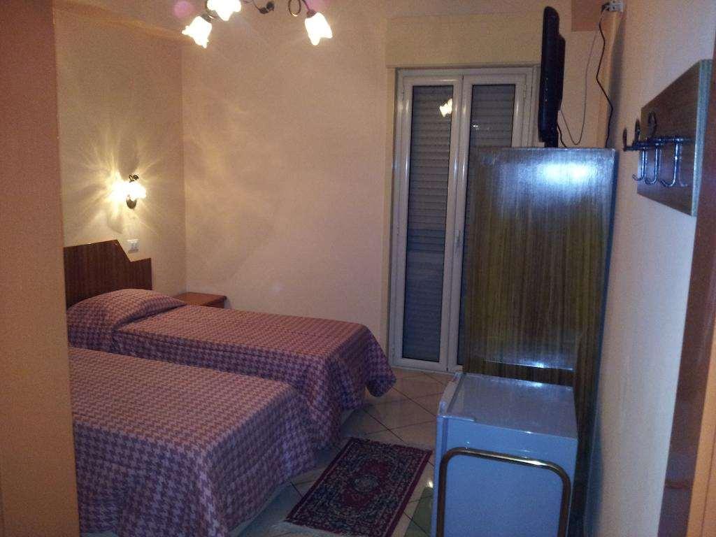 George Hotel Barcellona-Pozzo di Gotto Chambre photo