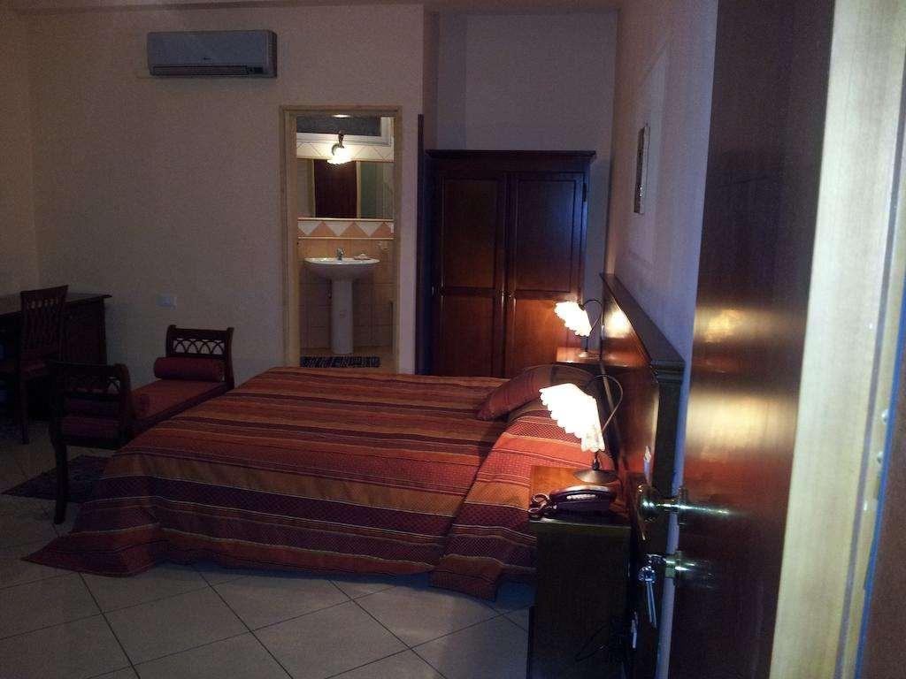 George Hotel Barcellona-Pozzo di Gotto Chambre photo
