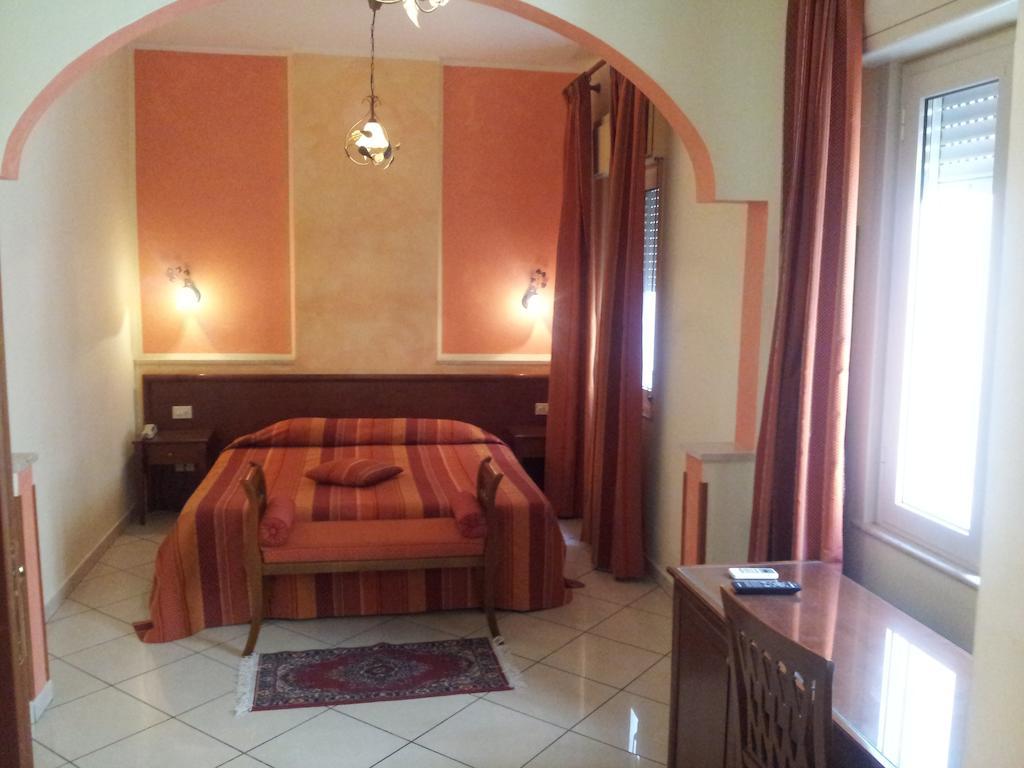 George Hotel Barcellona-Pozzo di Gotto Chambre photo