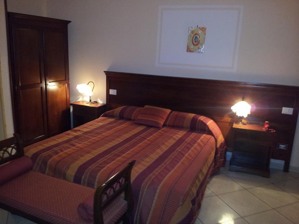 George Hotel Barcellona-Pozzo di Gotto Chambre photo