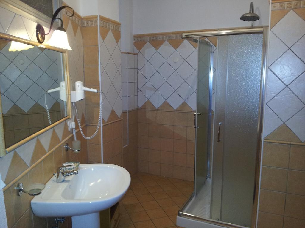 George Hotel Barcellona-Pozzo di Gotto Chambre photo