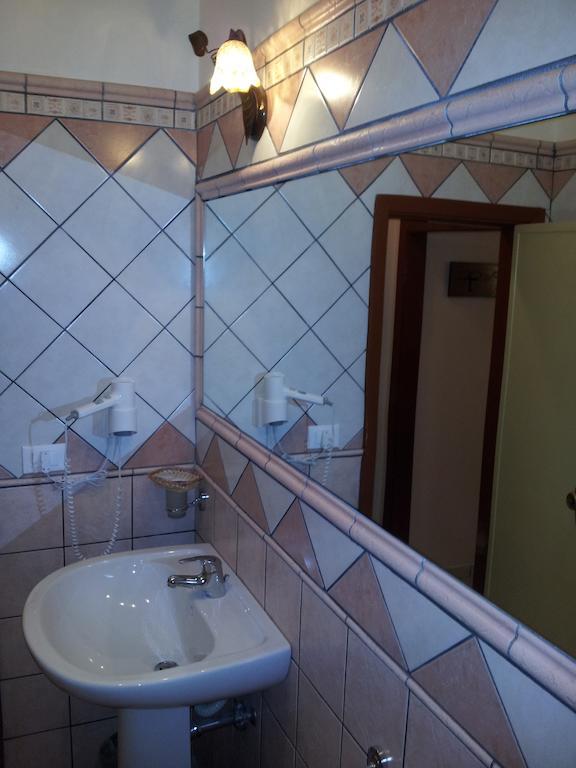 George Hotel Barcellona-Pozzo di Gotto Chambre photo