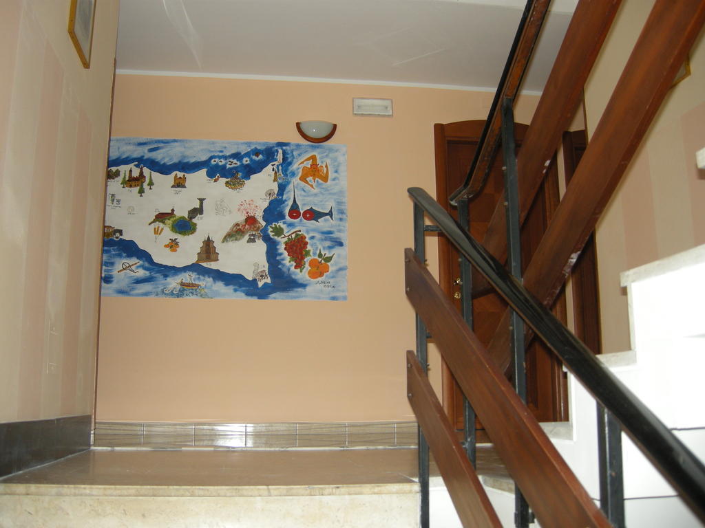 George Hotel Barcellona-Pozzo di Gotto Extérieur photo